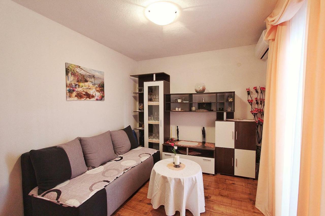 Apartments Filip Podstrana Luaran gambar