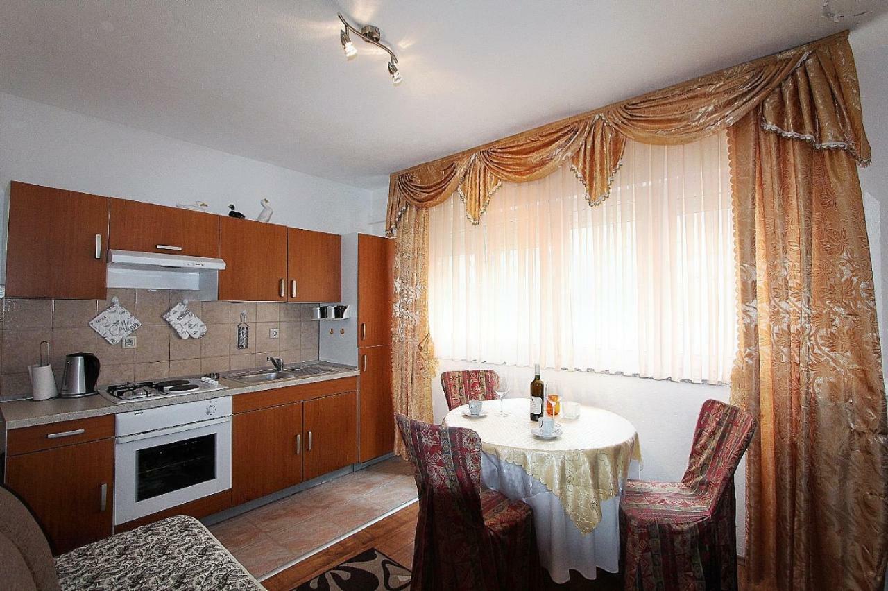 Apartments Filip Podstrana Luaran gambar